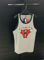 Tricou