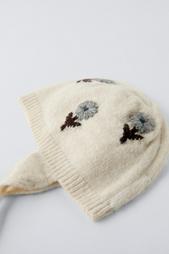 EMBROIDERED KNIT BONNET