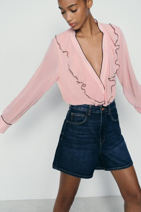 RUFFLED BLOUSE WITH CONTRAST PIPING