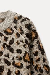 JACQUARD ANIMAL PRINT KNIT SWEATER