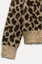 JACQUARD ANIMAL PRINT KNIT SWEATER