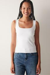 Sleeveless T-shirts